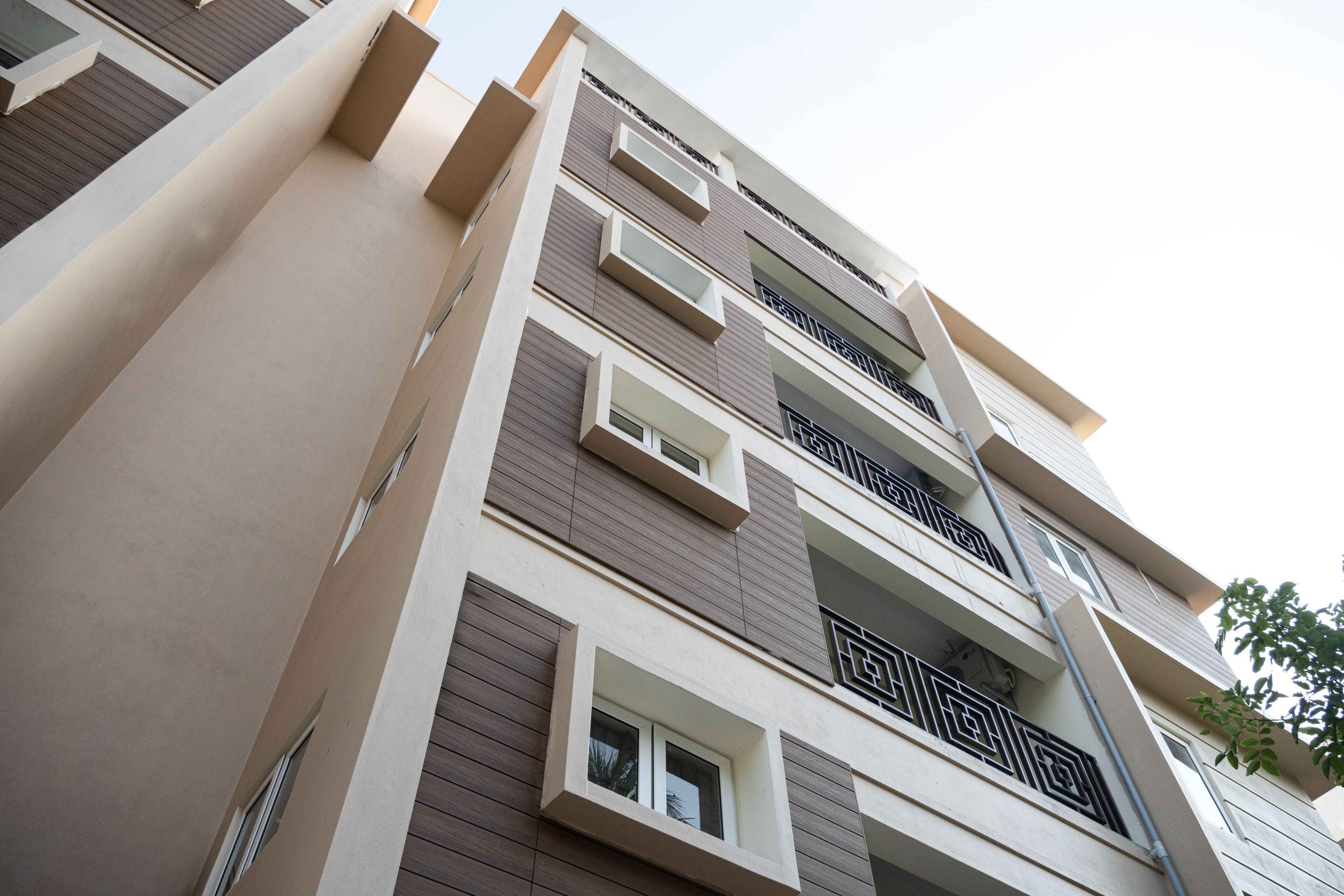 Everwood WPC cladding on modern, weather-resistant building façade.